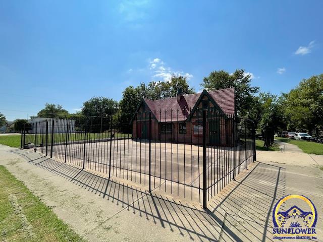 1700 Southwest Buchanan Street Topeka, KS 66604 - Photo 3 of 28 17th/Buchanan