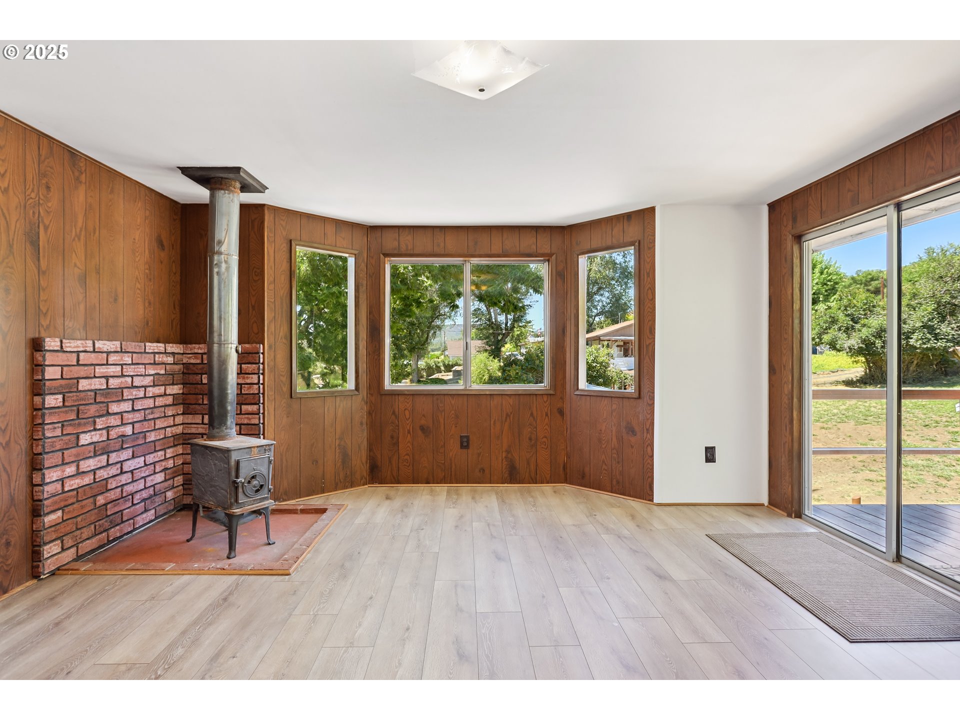 4713 Chenoweth Road The Dalles, OR 97058 - Photo 22 of 44 Family Room