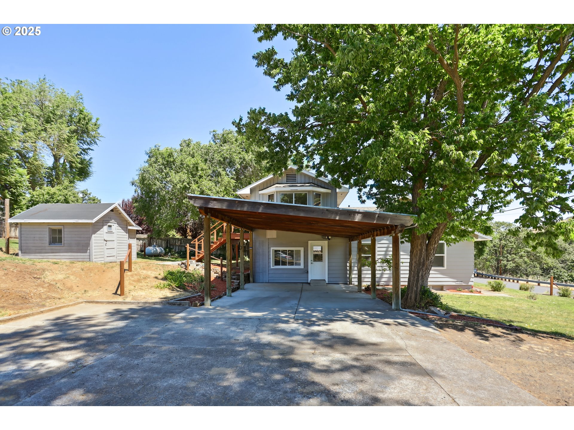 4713 Chenoweth Road The Dalles, OR 97058 - Photo 8 of 44 Carport