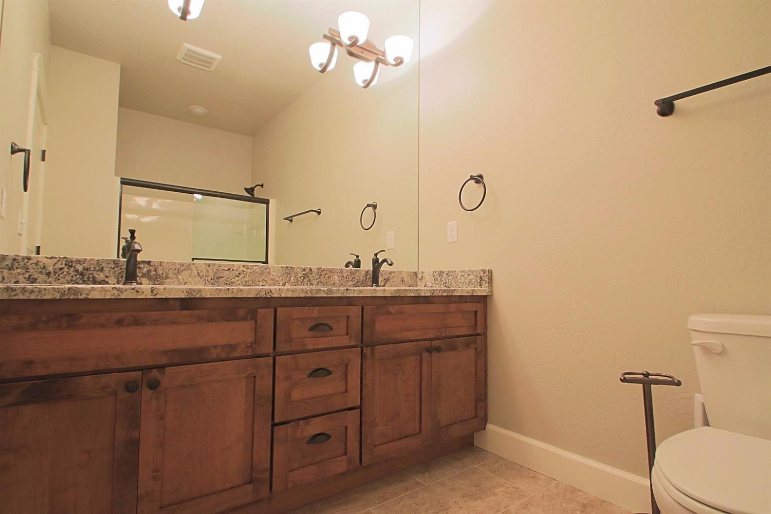 2033 Jeremy Street Central Point, OR 97502 - Photo 11 of 21 Stylish guest bathroom (shower on the op