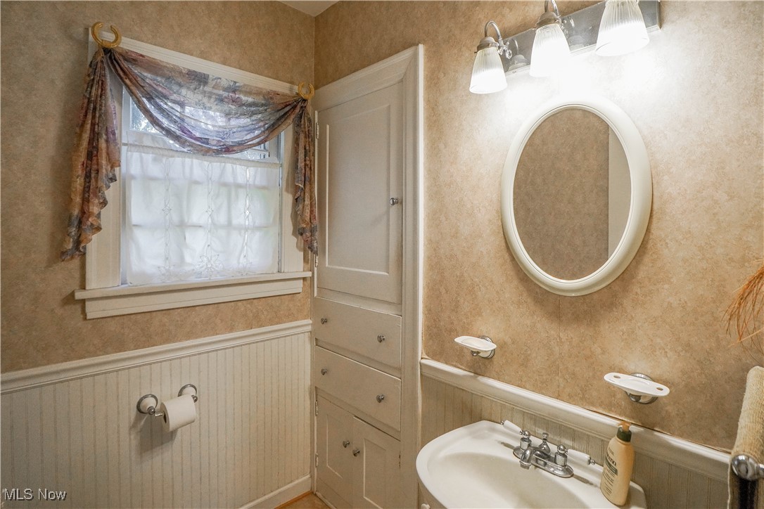 1415 Inwood Road Alliance, OH 44601 - Photo 18 of 41 Half bath