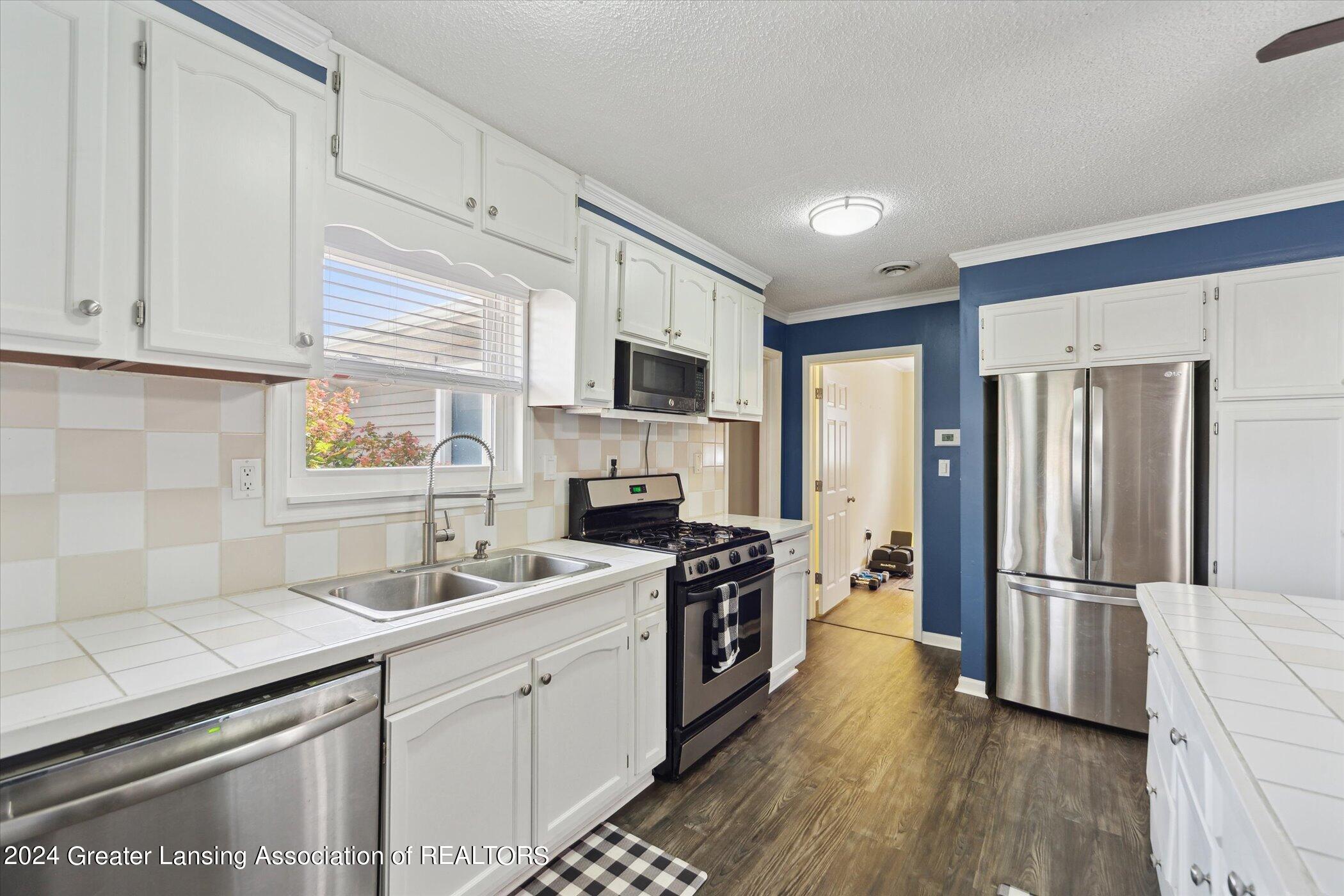 10472 Lansing Road Durand, MI 48429 - Photo 9 of 36 11-10472-Lansing-Rd-Durand-MI-48429-07