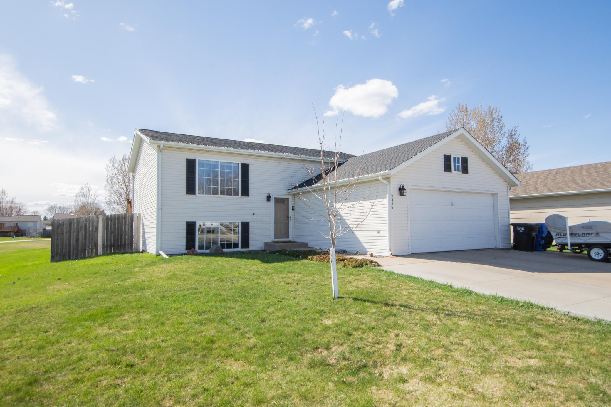 5535 18th Street South Fargo, ND 58104 - Photo 2 of 46