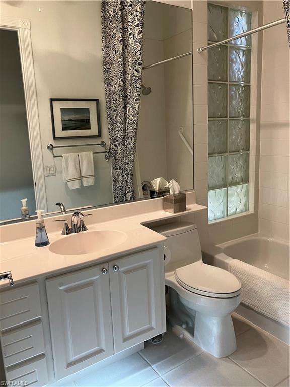 4080 Trinidad Way Naples, FL 34119 - Photo 14 of 15 a bathroom with a sink toilet and shower