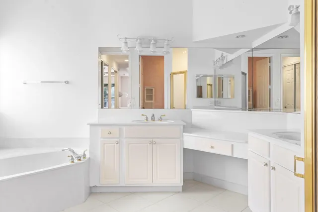 $290,000 | 6677 Southport Drive, Boynton Beach, FL 33472