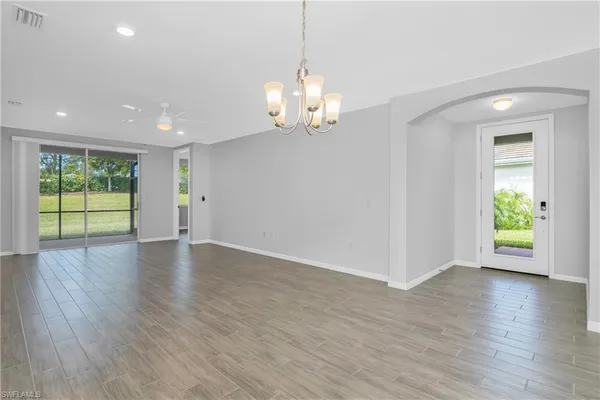 $2,900 | 14559 Edgewater Circle, Naples, FL 34114