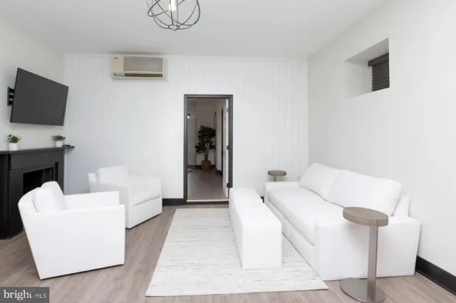 $950 | 1210 North Calvert Street, Unit 1A, Baltimore, MD 21202