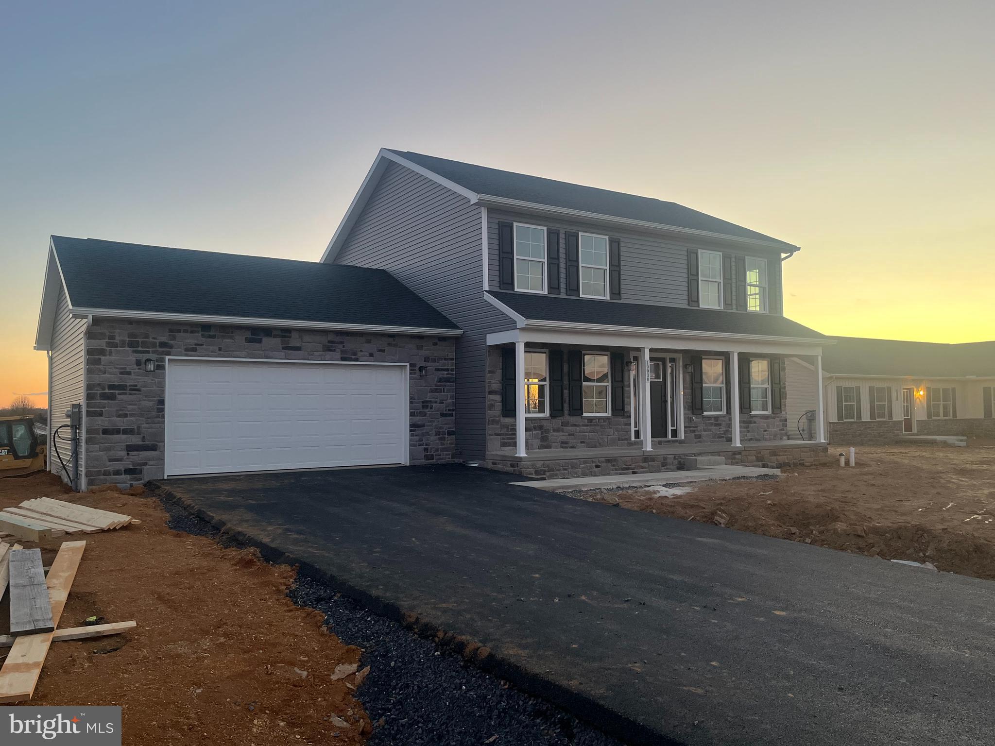 10030 Pendleton Avenue Waynesboro, PA 17268 - Photo 4 of 36 a front view of a house with a yard