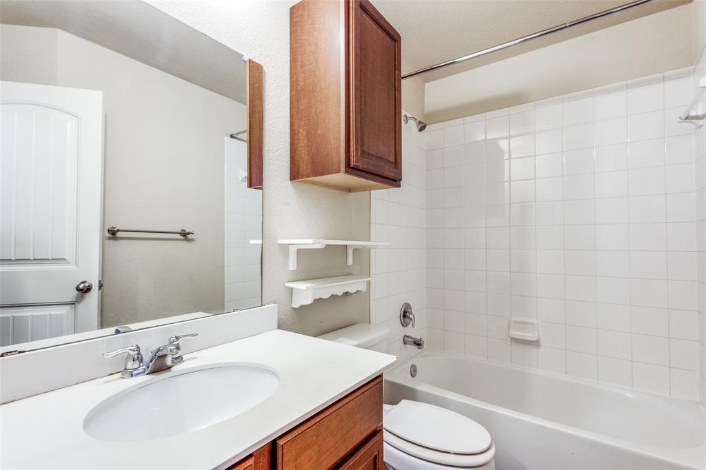 1101 Rainer Drive Princeton, TX 75407 - Photo 20 of 25 a bathroom with a sink a toilet and bathtub