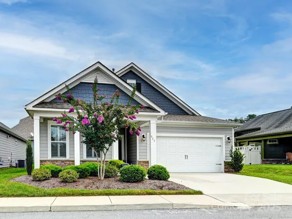 $460,000 | 527 Summerfield Place, Flat Rock, NC 28731