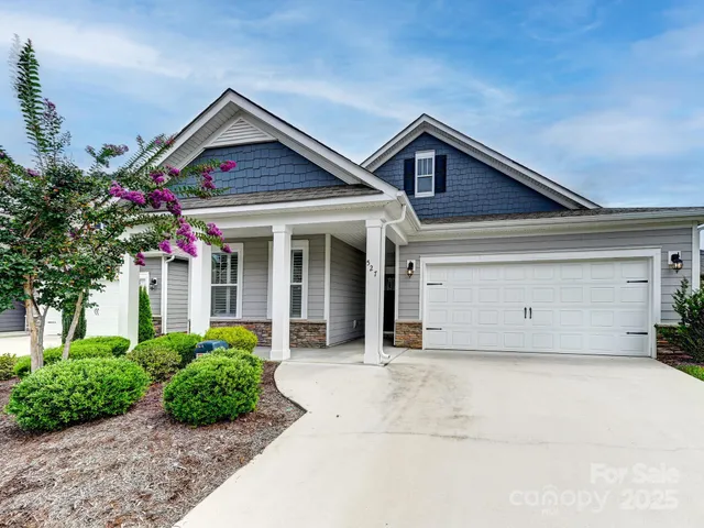 $470,000 | 527 Summerfield Place, Flat Rock, NC 28731