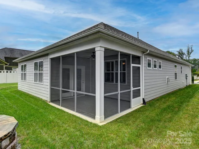 $470,000 | 527 Summerfield Place, Flat Rock, NC 28731