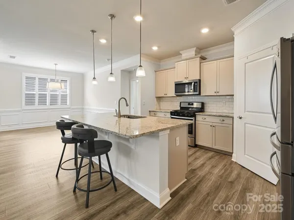 $460,000 | 527 Summerfield Place, Flat Rock, NC 28731