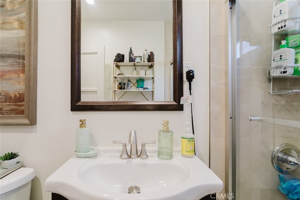 817 North Verdugo Road Glendale, CA 91206 - Photo 27 of 44