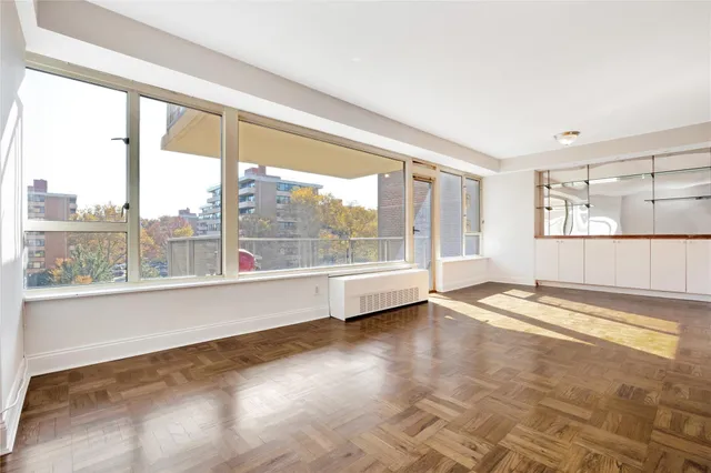 $525,000 | 166-25 Powells Cove Boulevard, Unit 4G | Beechhurst