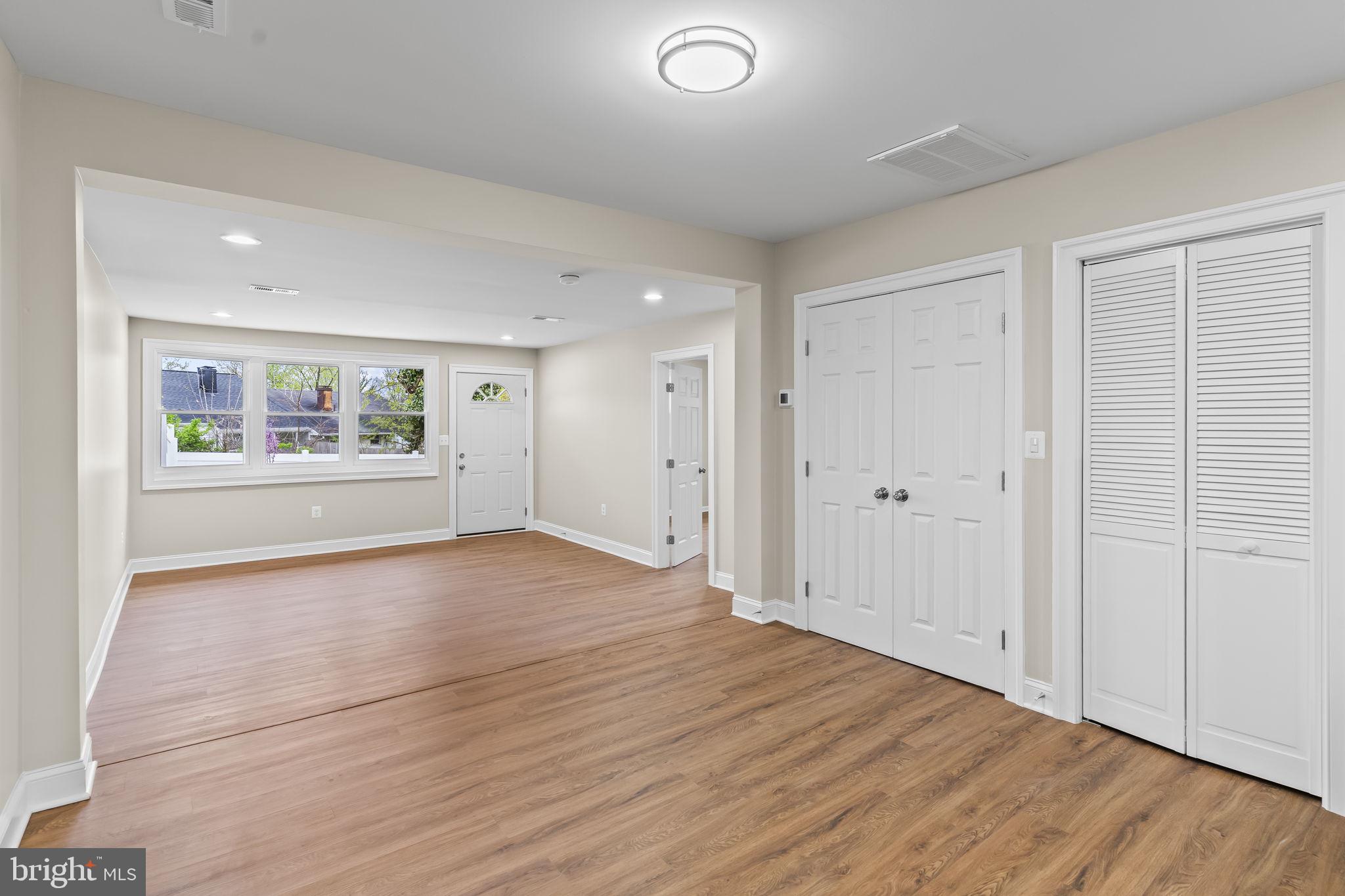 7615 Oxman Road Landover, MD 20785 - Photo 8 of 20 Dining/Living Area