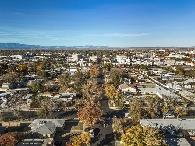 a black and white photo of a room
