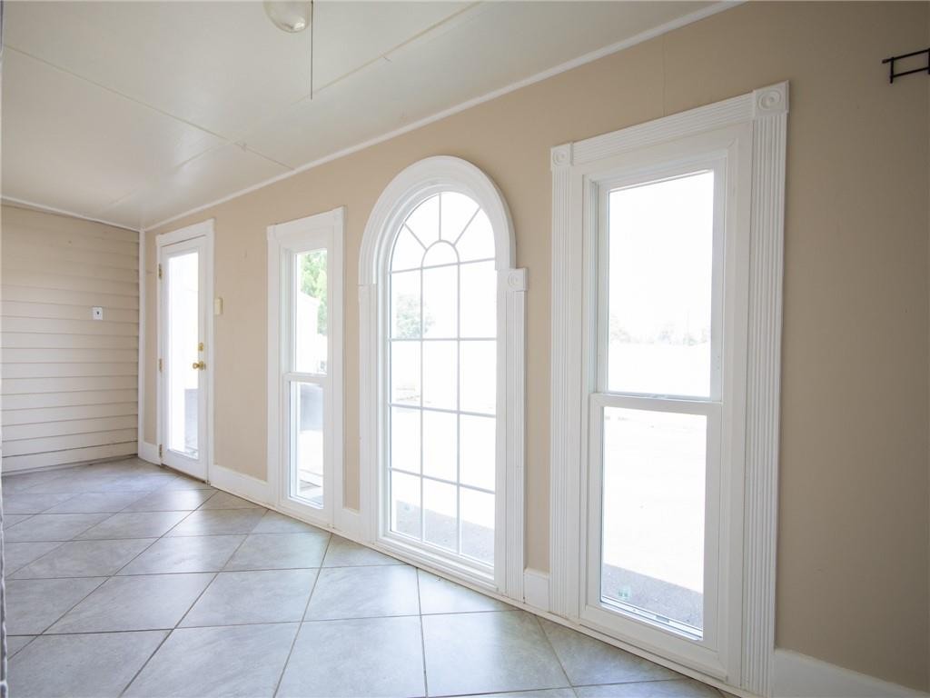 8076 Broad Street Rural Hall, NC 27045 - Photo 21 of 36 a view of a livingroom with a window