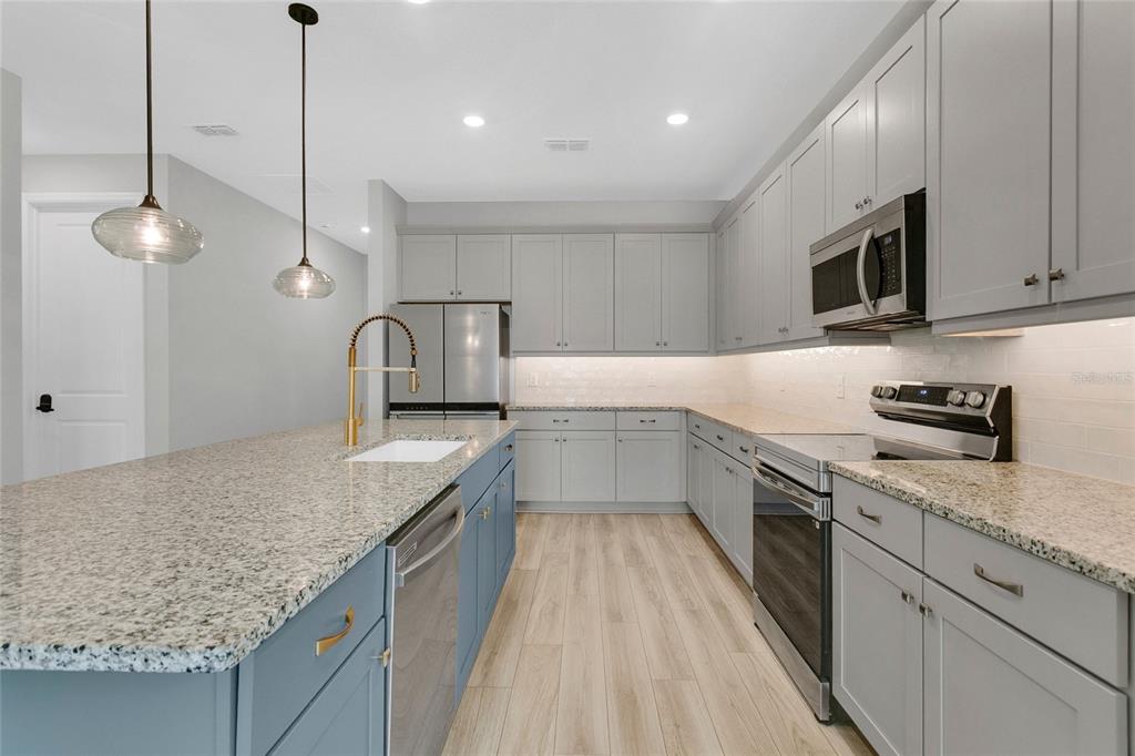 17049 Seville Orange Road Winter Garden, FL 34787 - Photo 7 of 28