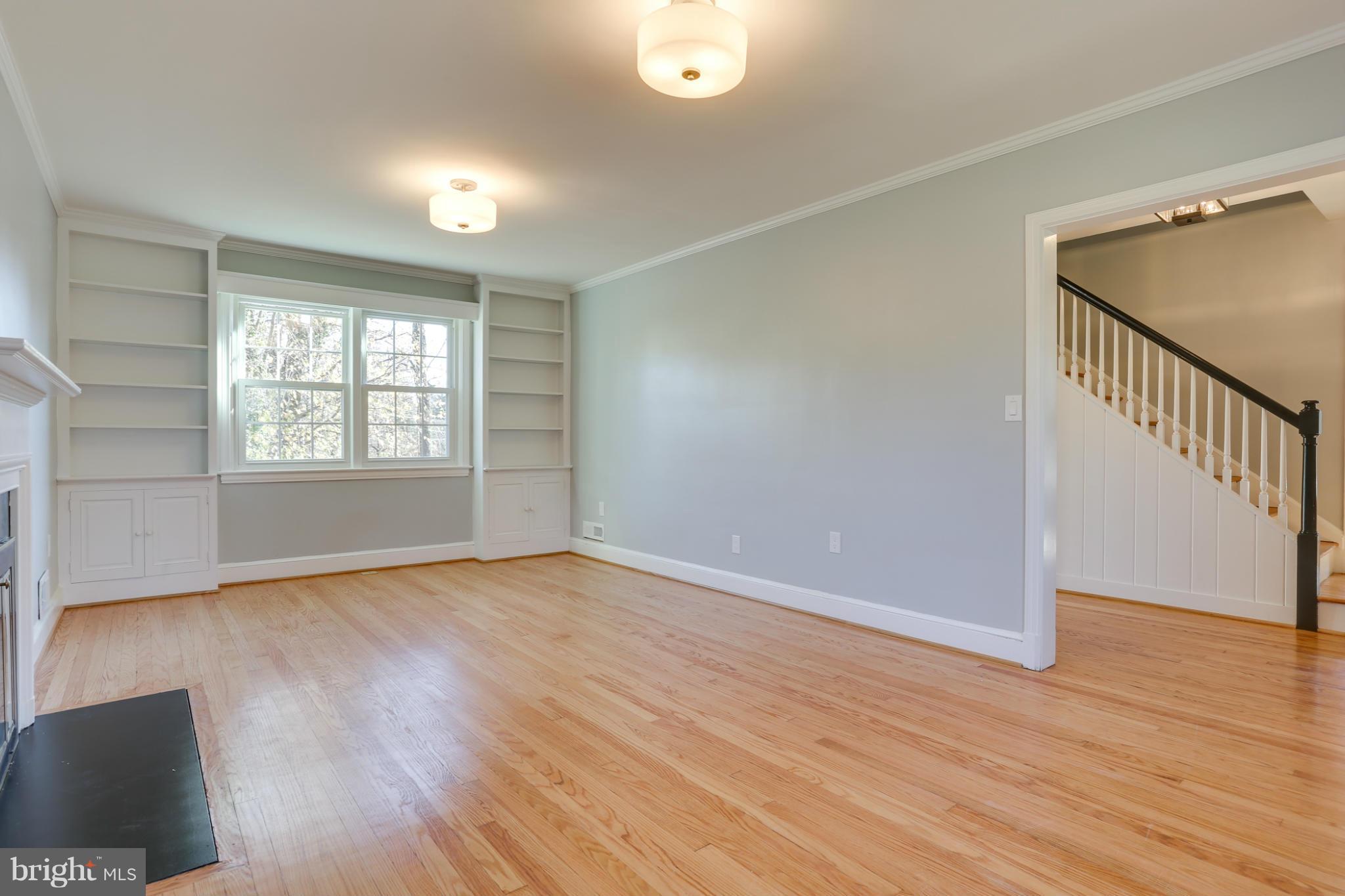 1806 Grace Church Road Silver Spring, MD 20910 - Photo 14 of 30 Living Room