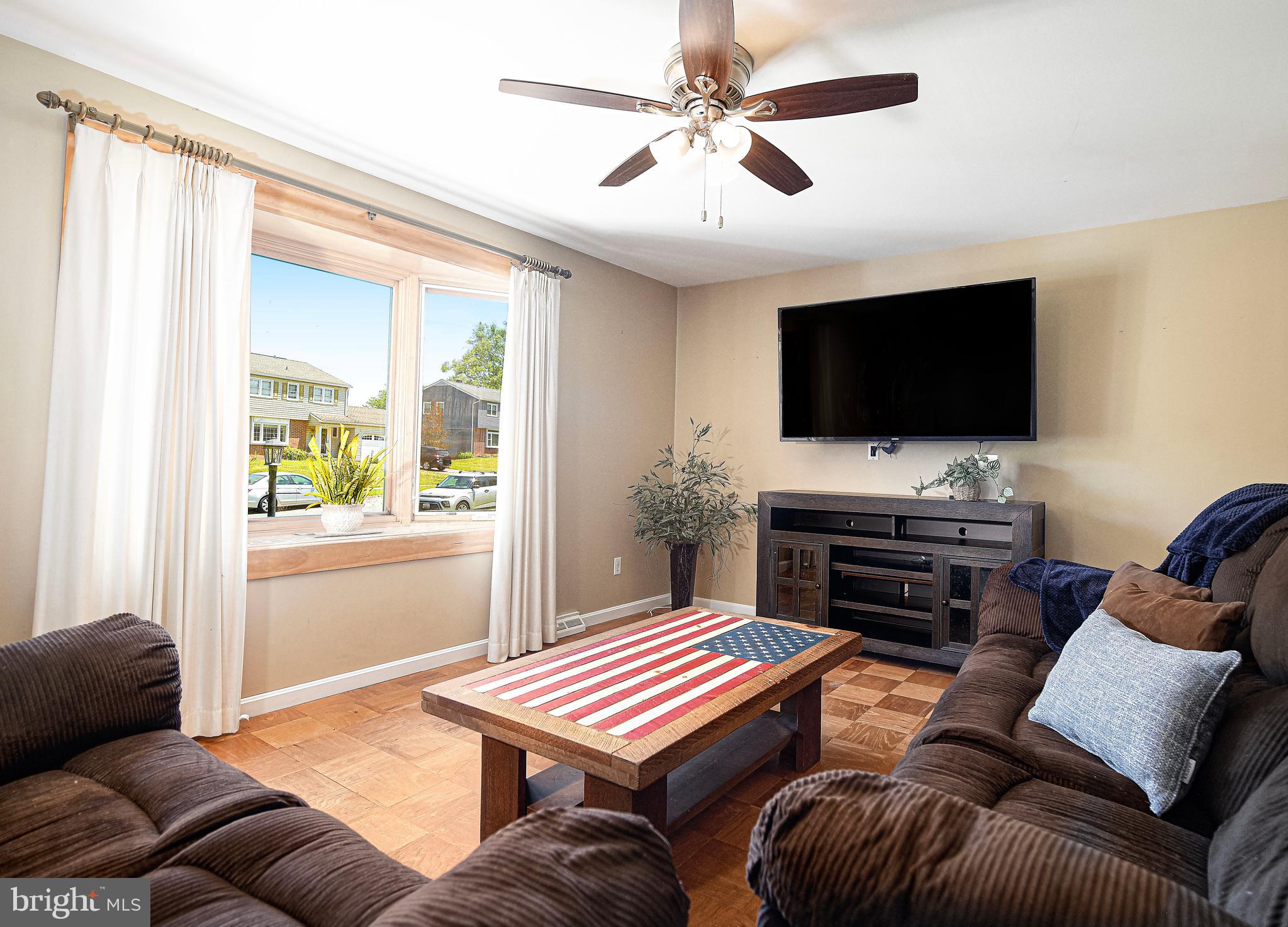 426 Gilmor Road Joppa, MD 21085 - Photo 8 of 42 Living room views
