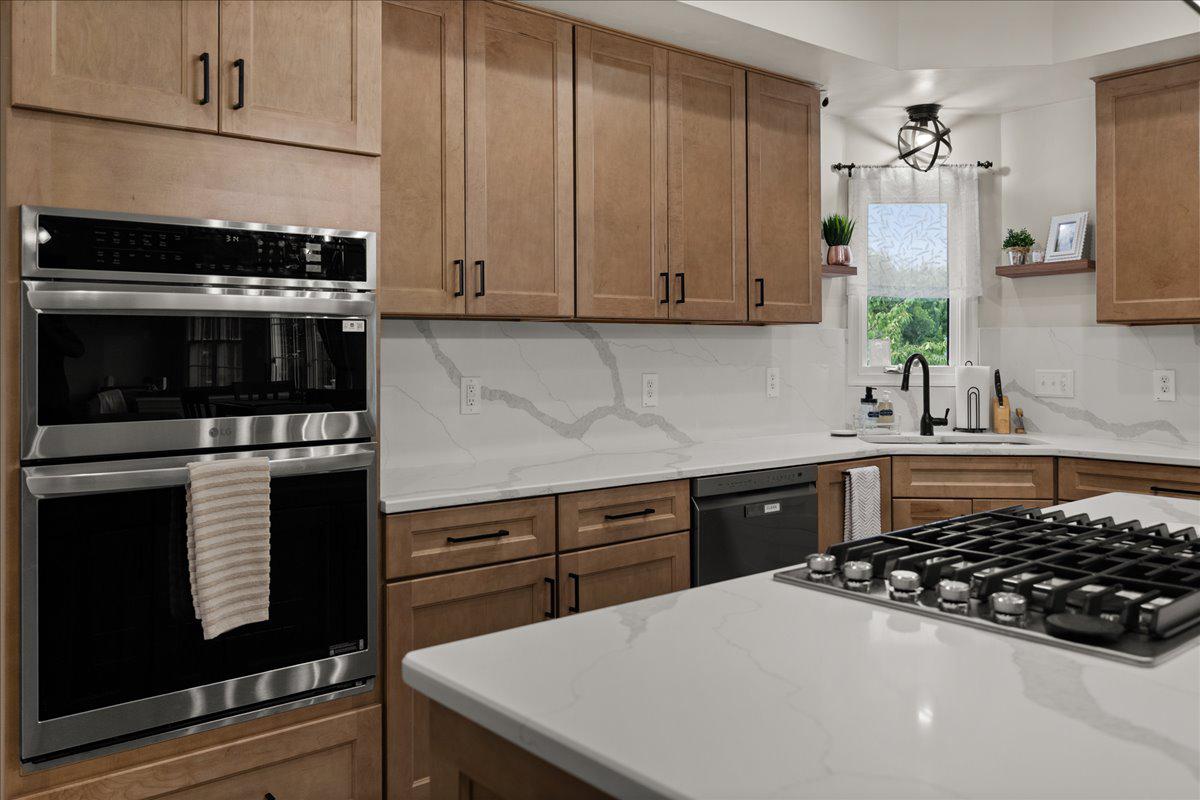 308 Huntersridge Road Winchester, VA 22602 - Photo 15 of 65 Custom Kitchen with new appliances