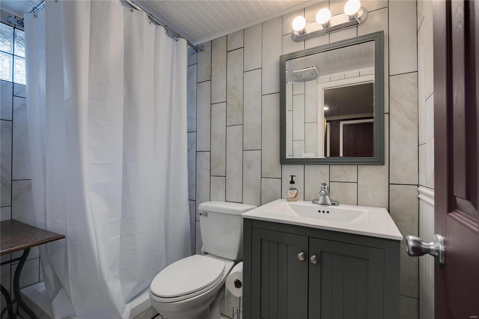 512 North Warson Road Creve Coeur, MO 63141 - Photo 28 of 35