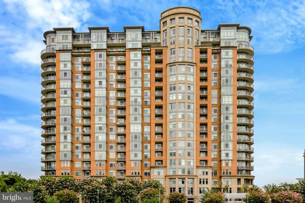 $1,100,000 | 8220 Crestwood Heights Drive, Unit 812, McLean, VA 22102