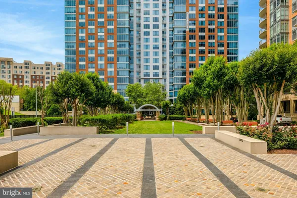 $1,100,000 | 8220 Crestwood Heights Drive, Unit 812, McLean, VA 22102