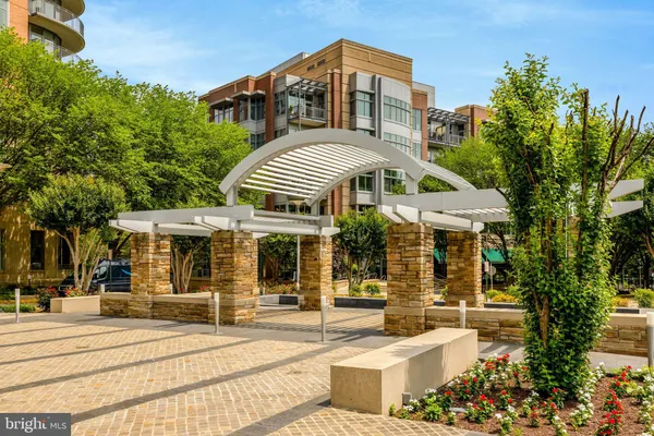 $1,100,000 | 8220 Crestwood Heights Drive, Unit 812, McLean, VA 22102