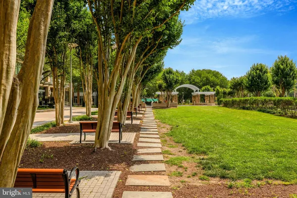 $1,100,000 | 8220 Crestwood Heights Drive, Unit 812, McLean, VA 22102