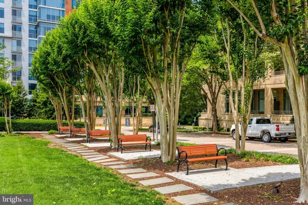$1,100,000 | 8220 Crestwood Heights Drive, Unit 812, McLean, VA 22102
