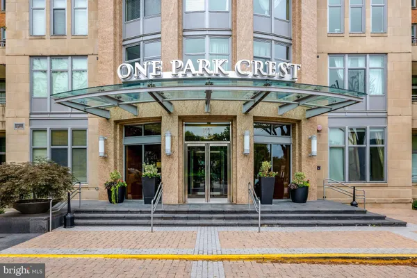 $1,100,000 | 8220 Crestwood Heights Drive, Unit 812, McLean, VA 22102
