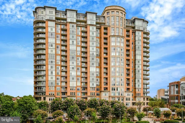 $1,100,000 | 8220 Crestwood Heights Drive, Unit 812, McLean, VA 22102