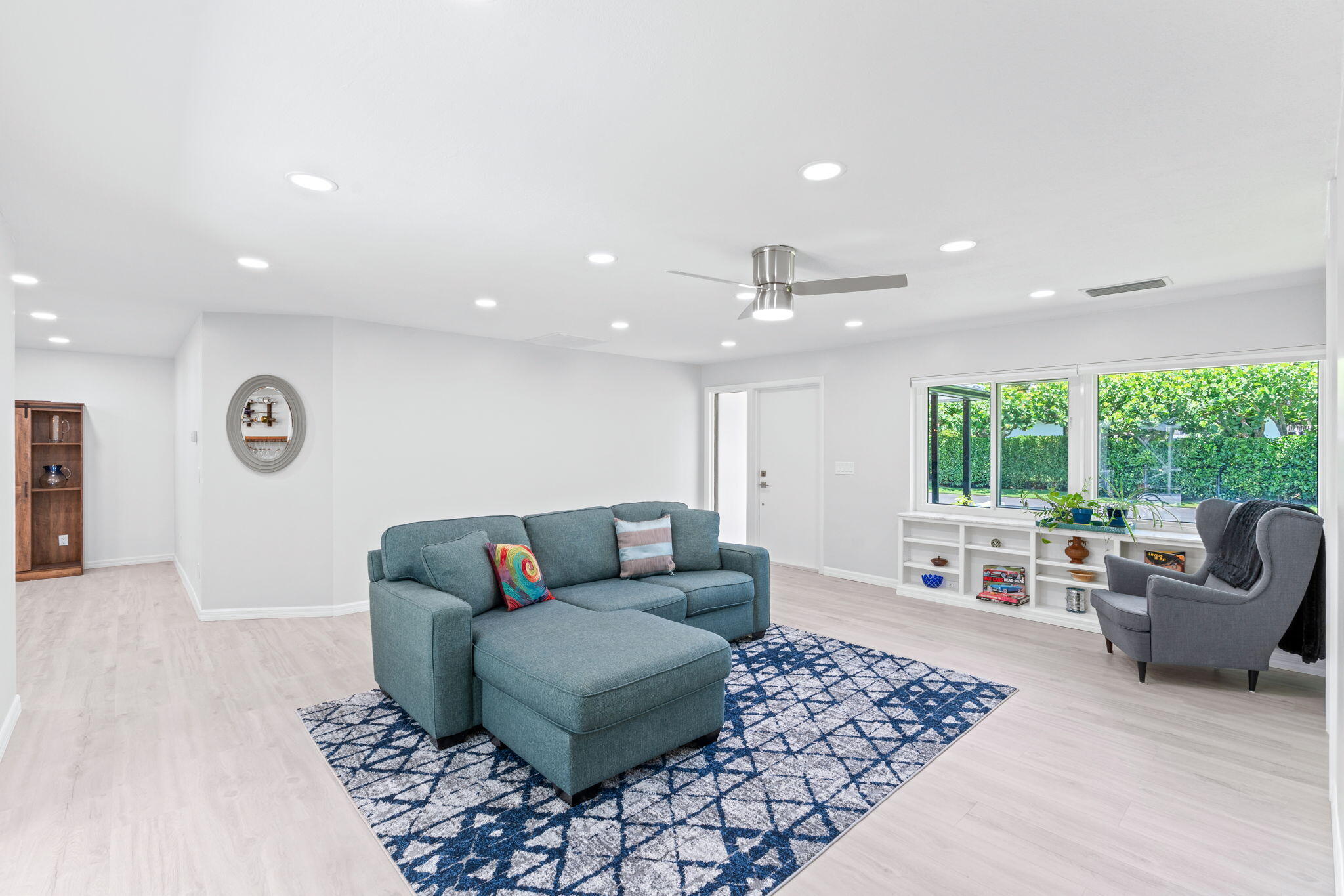 1081 Bimini Lane Singer Island, FL 33404 - Photo 21 of 39 living area