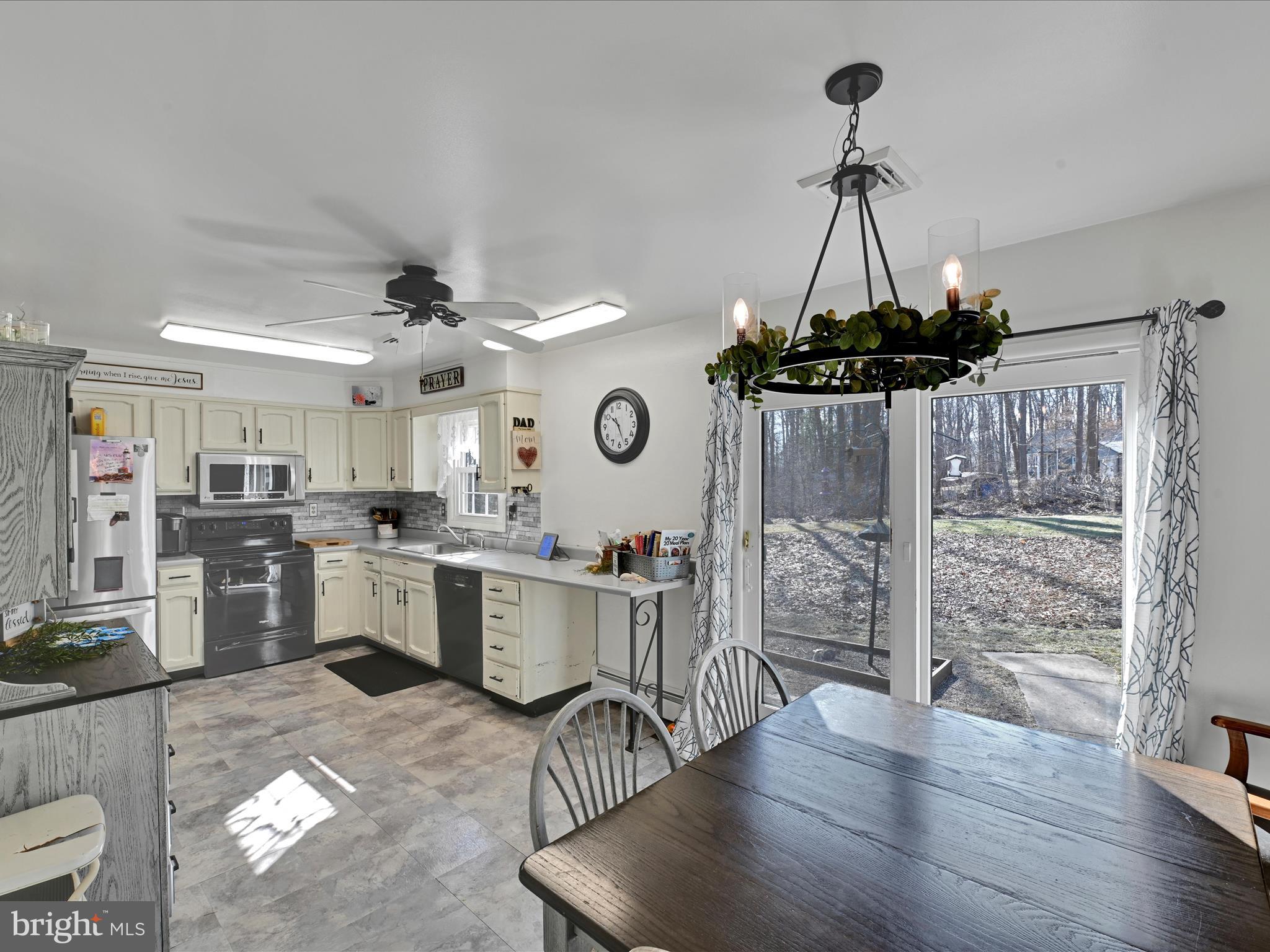 298 Reid Road Coatesville, PA 19320 - Photo 7 of 30 Dining Area
