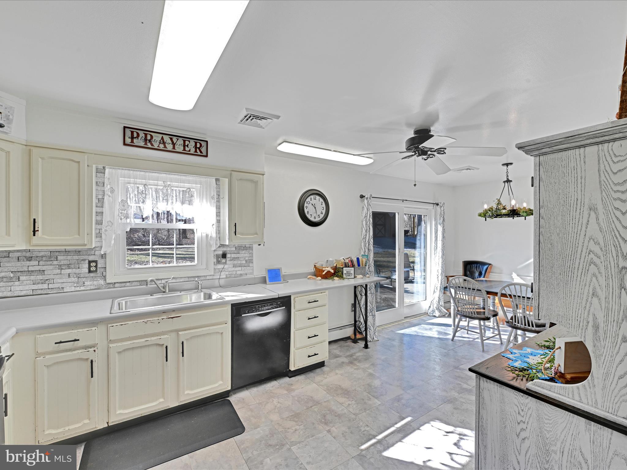 298 Reid Road Coatesville, PA 19320 - Photo 10 of 30 Kitchen