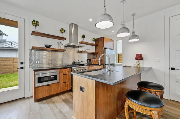 $3,500 | 201 Tillery Square, Unit 2, Austin, TX 78702