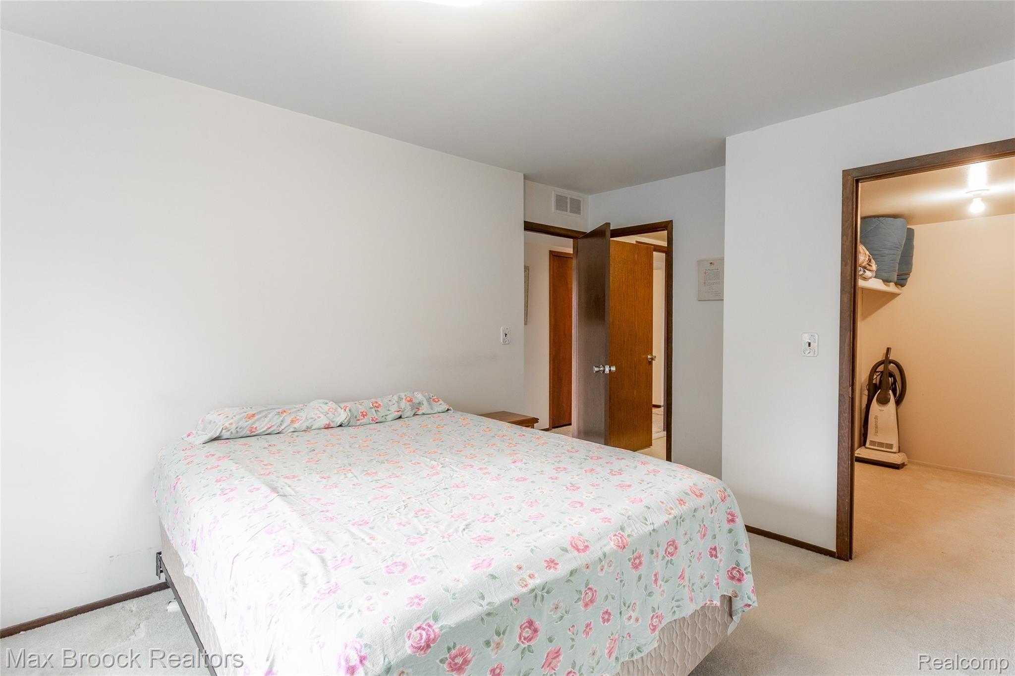 1695 Riverside Drive, Unit 12 Rochester, MI 48309 - Photo 23 of 29 244A2680.jpg