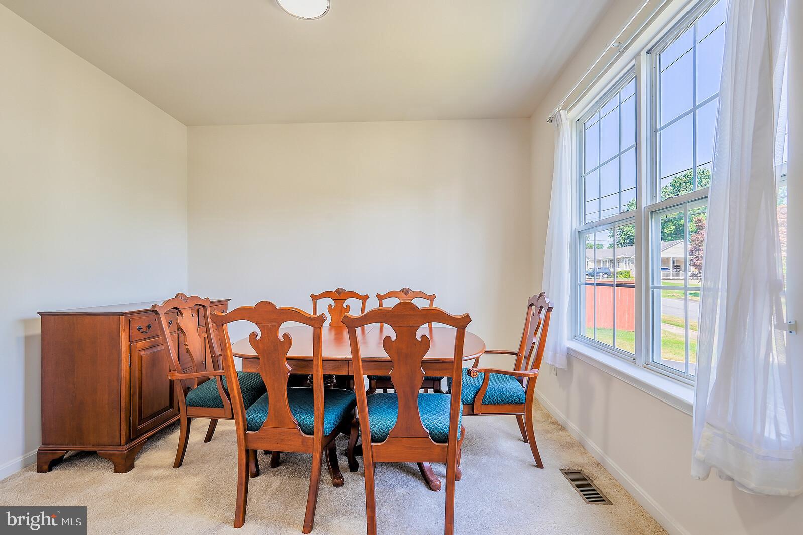 1318 Wheaton Lane Silver Spring, MD 20902 - Photo 5 of 46 Dining room