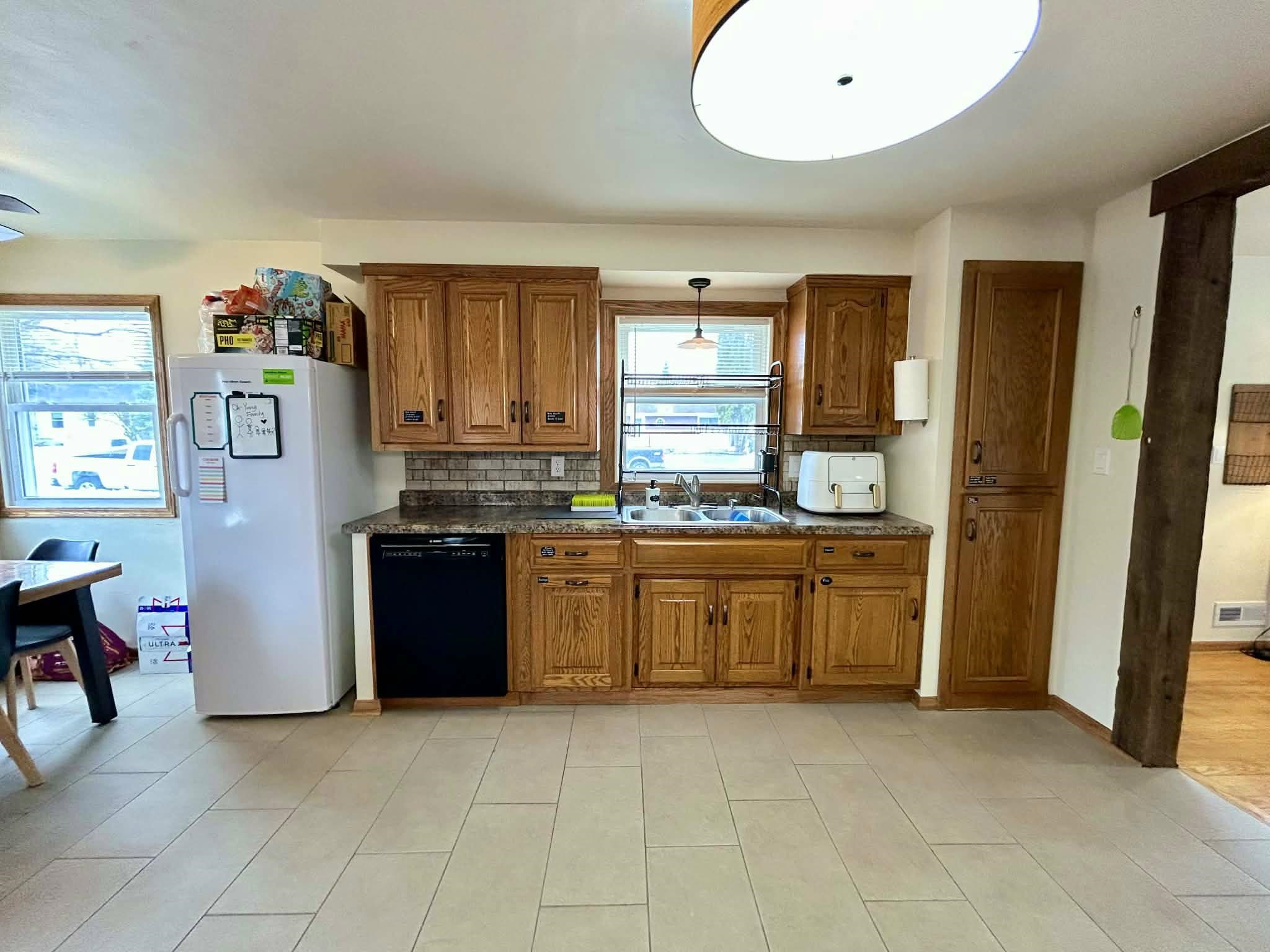 918 Grognet Street Green Bay, WI 54302 - Photo 5 of 31