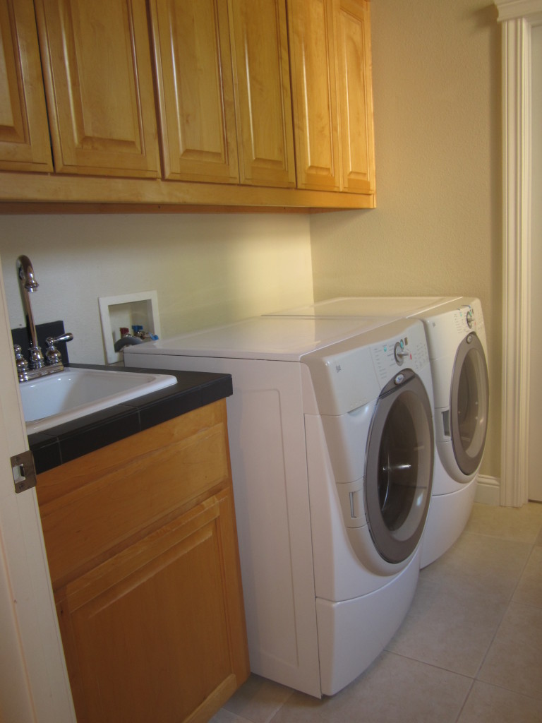 16300 Texas Springs Road Redding, CA 96001 - Photo 18 of 23 sink side of laundry