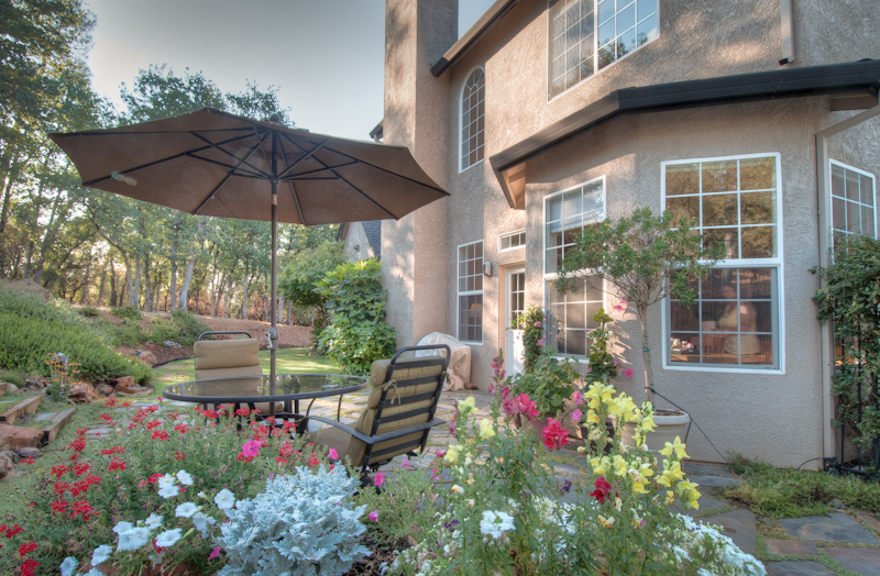 16300 Texas Springs Road Redding, CA 96001 - Photo 20 of 23 eating area outside the nook