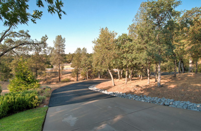 16300 Texas Springs Road Redding, CA 96001 - Photo 22 of 23 looking down private driveway