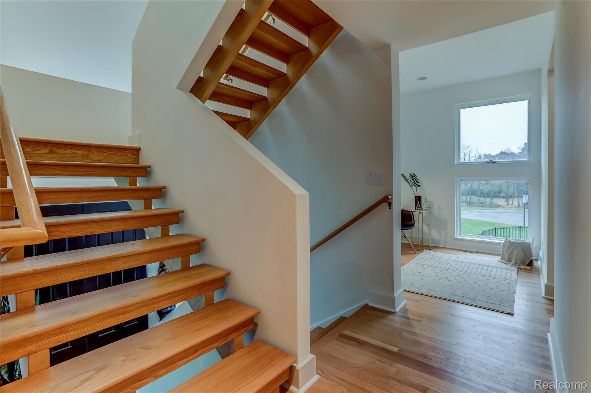1287 North Kellogg Road Howell, MI 48843 - Photo 19 of 41 Open concept staircase leading to the upper and lower levels