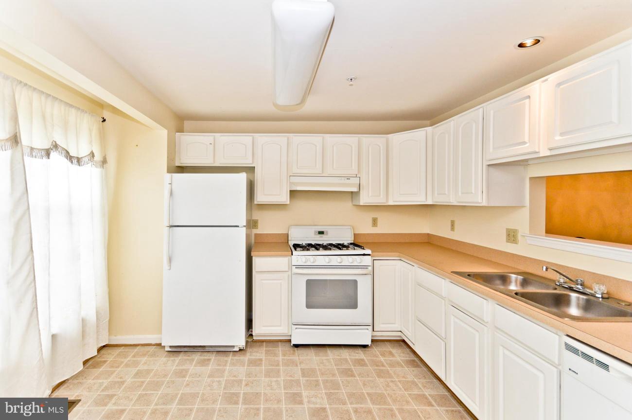 1487 Howard Road Southeast Washington, DC 20020 - Photo 5 of 11 Kitchen