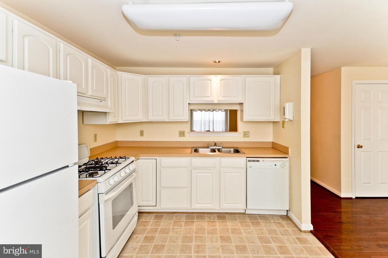 1487 Howard Road Southeast Washington, DC 20020 - Photo 6 of 11 Kitchen
