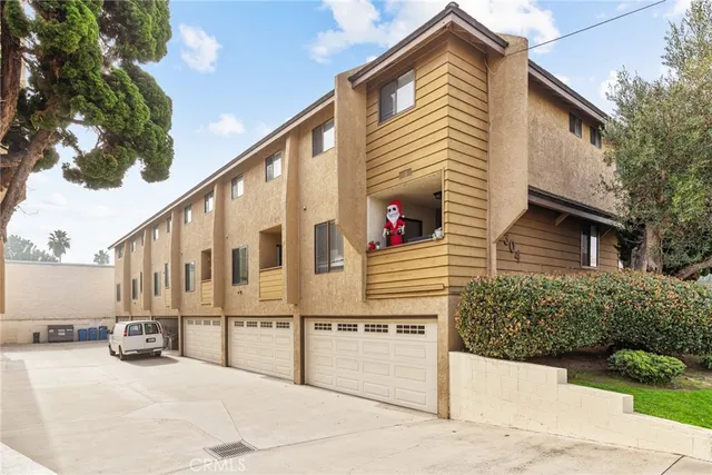 $874,000 | 2304 Mathews Avenue, Unit 2, Redondo Beach, CA 90278