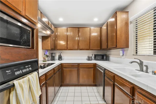 $874,000 | 2304 Mathews Avenue, Unit 2, Redondo Beach, CA 90278