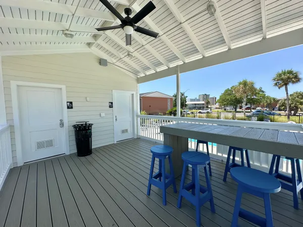an outdoor view of house